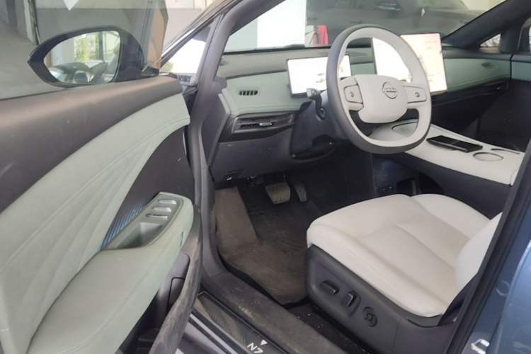 Used Nissan N7 2025 625 Max Driver Seat