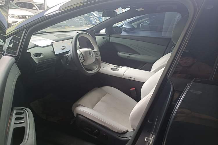 Used Nissan N7 2025 625 Max Driver Seat