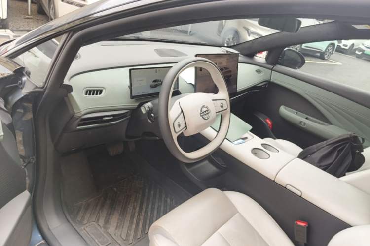 Used Nissan N7 2025 625 Max Driver Seat