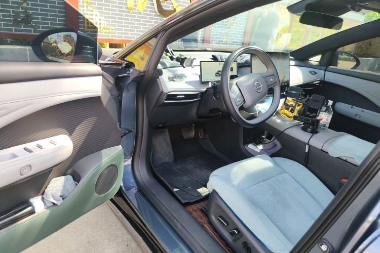 Used Nissan N7 2025 625 Max Driver Seat