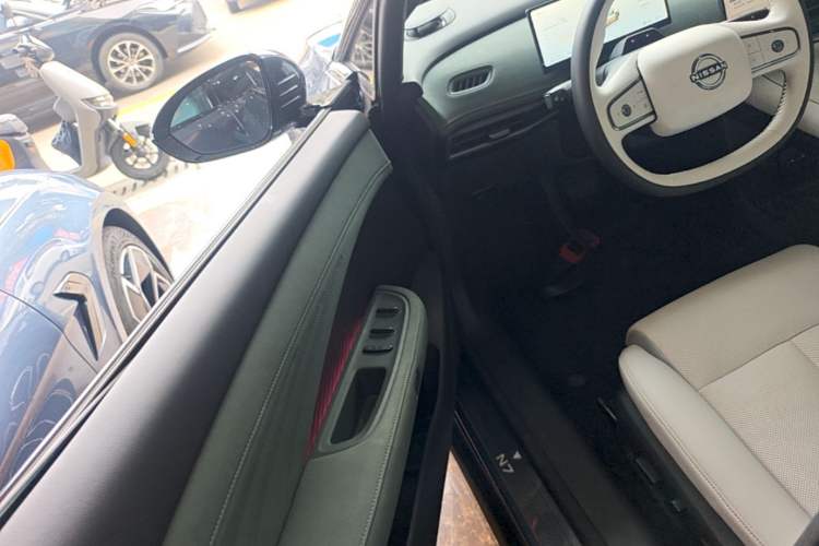 Used Nissan N7 2025 625 Max Driver Seat