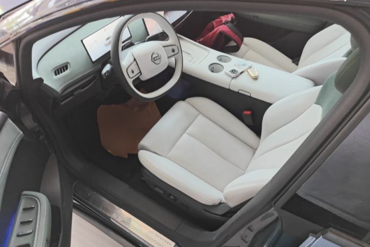 Used Nissan N7 2025 625 Max Driver Seat