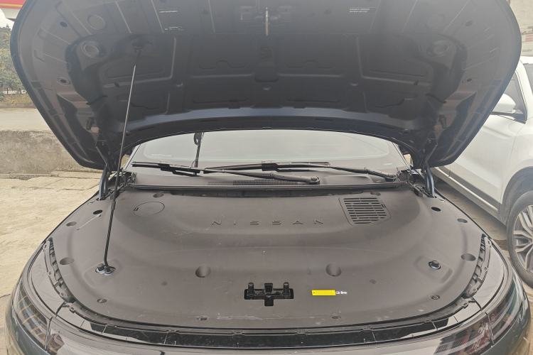 Used Nissan N7 2025 625 Max Engine Bay
