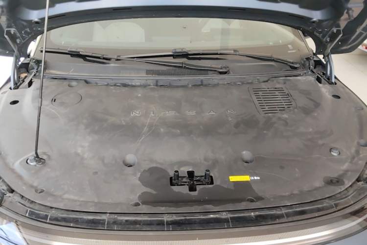 Used Nissan N7 2025 625 Max Engine Bay
