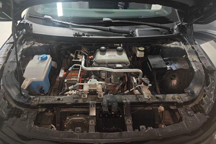 Used Nissan N7 2025 625 Max Engine Bay