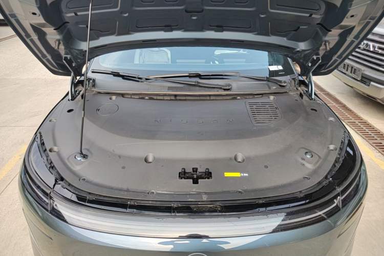 Used Nissan N7 2025 625 Max Engine Bay