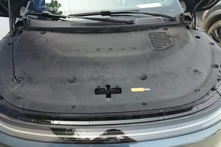 Used Nissan N7 2025 625 Max Engine Bay