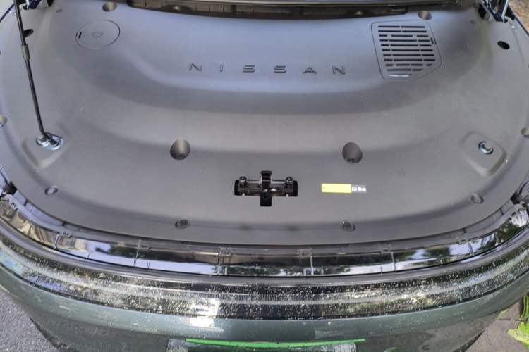 Used Nissan N7 2025 625 Max Engine Bay