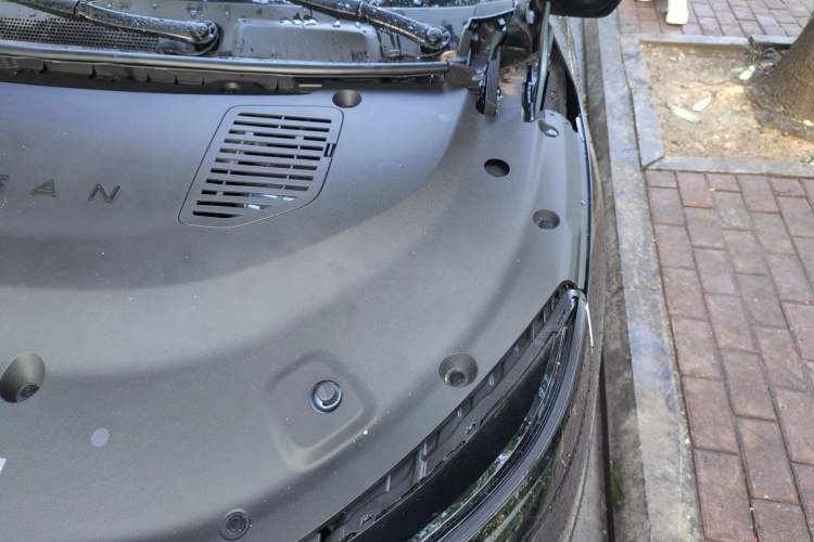 Used Nissan N7 2025 625 Max Engine Bay Left