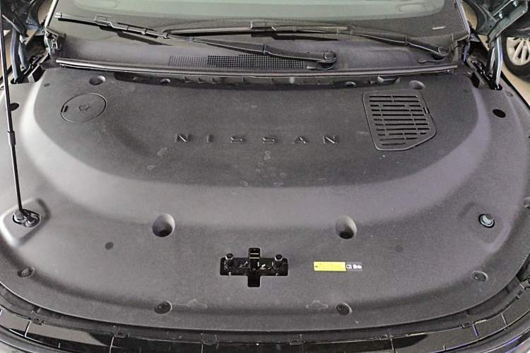 Used Nissan N7 2025 625 Max Engine Bay