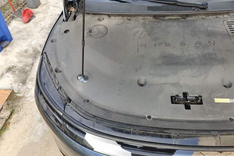 Used Nissan N7 2025 625 Max Engine Bay Right