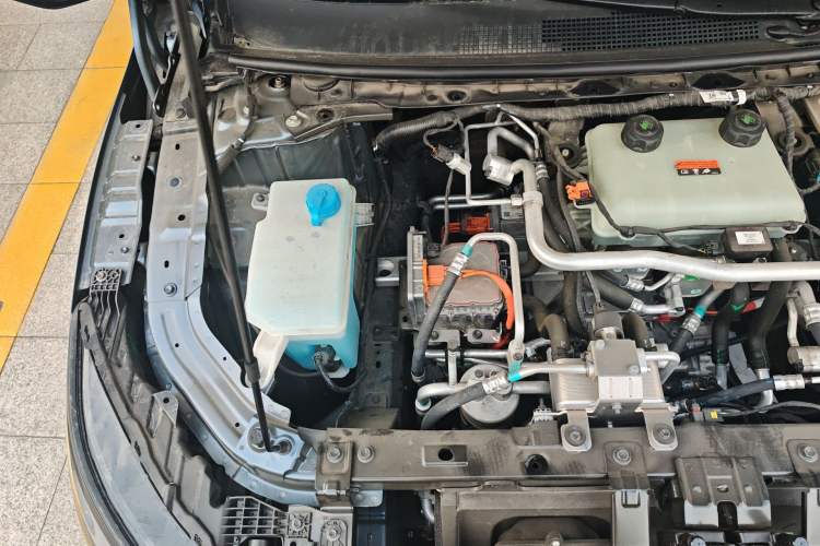 Used Nissan N7 2025 625 Max Engine Bay Right