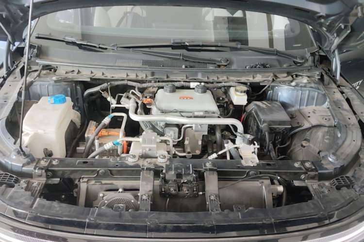 Used Nissan N7 2025 625 Max Engine Bay