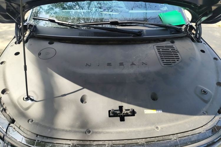 Used Nissan N7 2025 625 Max Engine Bay