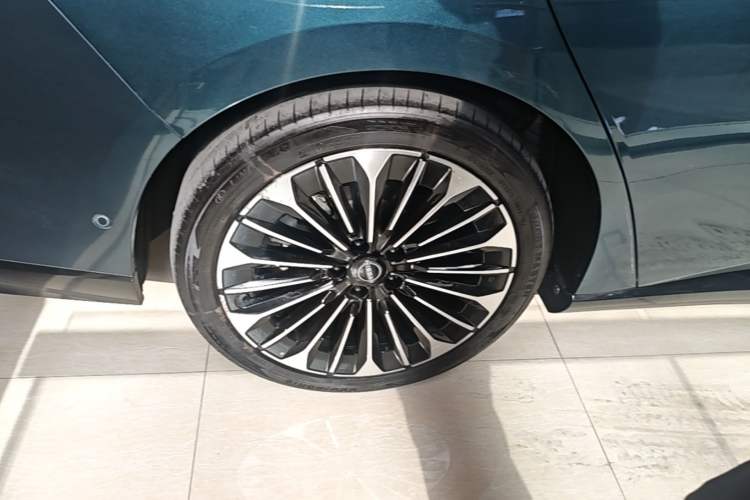 Used Nissan N7 2025 625 Max Exterior 1