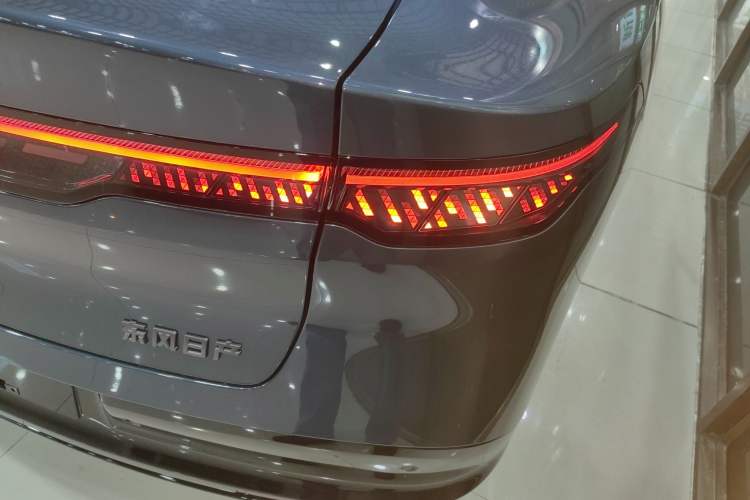 Used Nissan N7 2025 625 Max Exterior 3