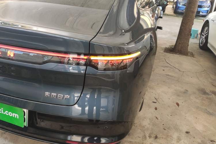 Used Nissan N7 2025 625 Max Exterior 3