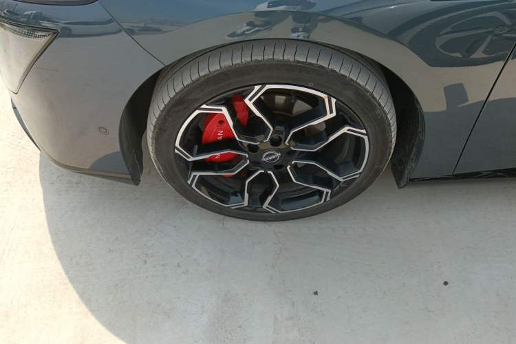 Used Nissan N7 2025 625 Max Exterior 4