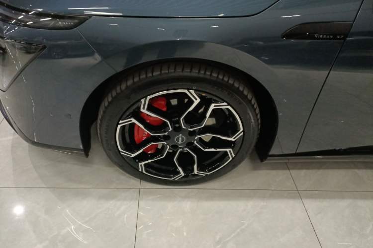 Used Nissan N7 2025 625 Max Exterior 4