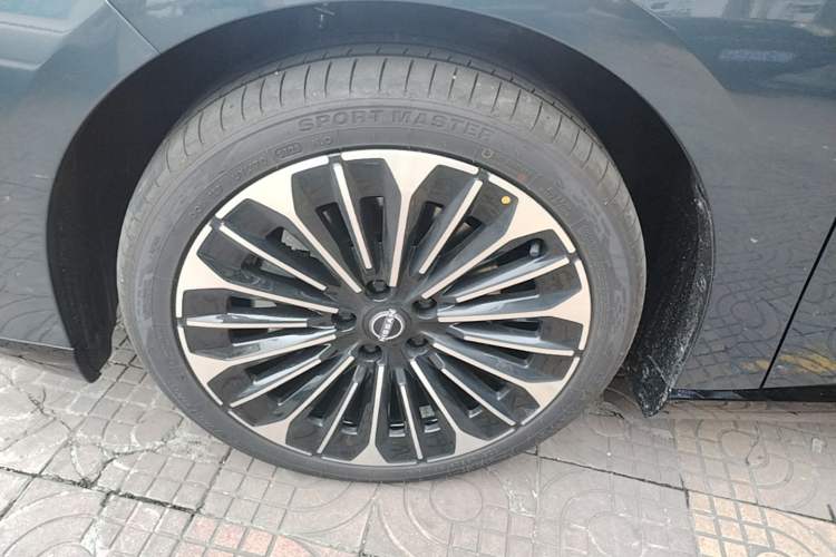 Used Nissan N7 2025 625 Pro Exterior 4