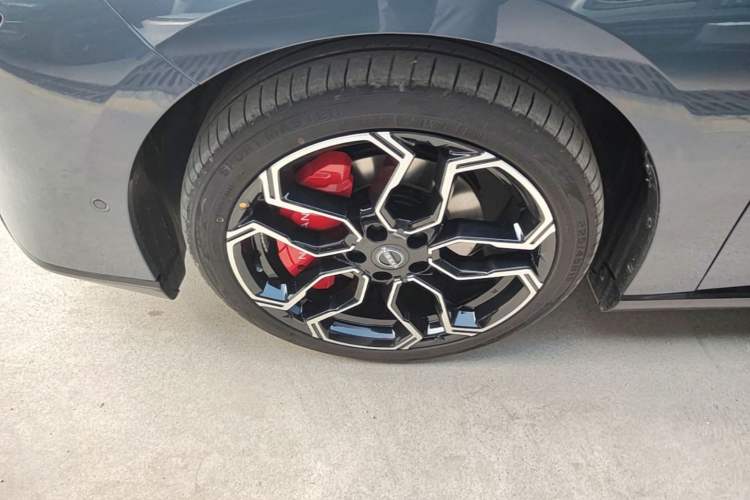 Used Nissan N7 2025 625 Max Exterior 4
