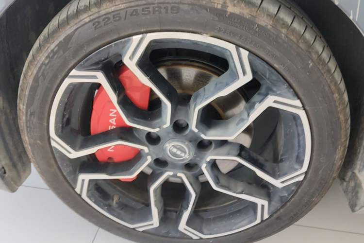 Used Nissan N7 2025 625 Max Exterior 4