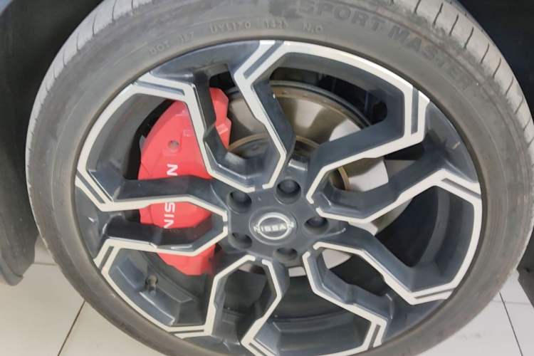 Used Nissan N7 2025 625 Max Exterior 4