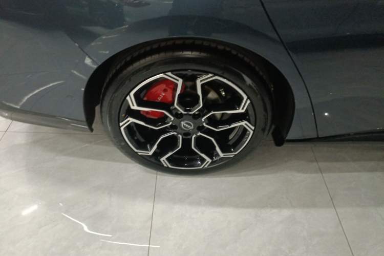 Used Nissan N7 2025 625 Max Exterior 5