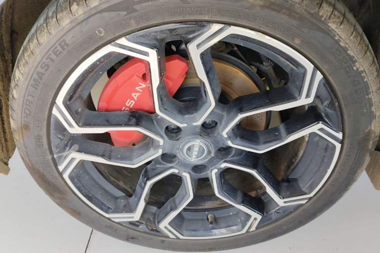 Used Nissan N7 2025 625 Max Exterior 5