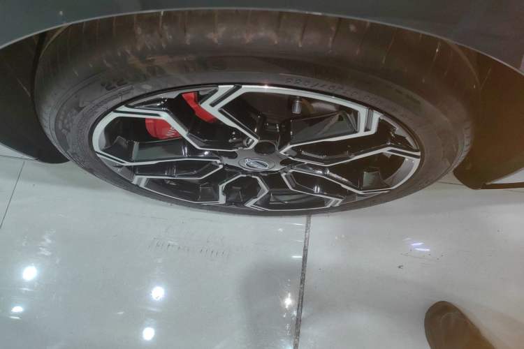 Used Nissan N7 2025 625 Max Exterior 5
