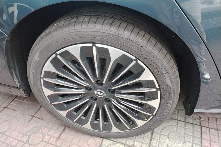 Used Nissan N7 2025 625 Pro Exterior 5