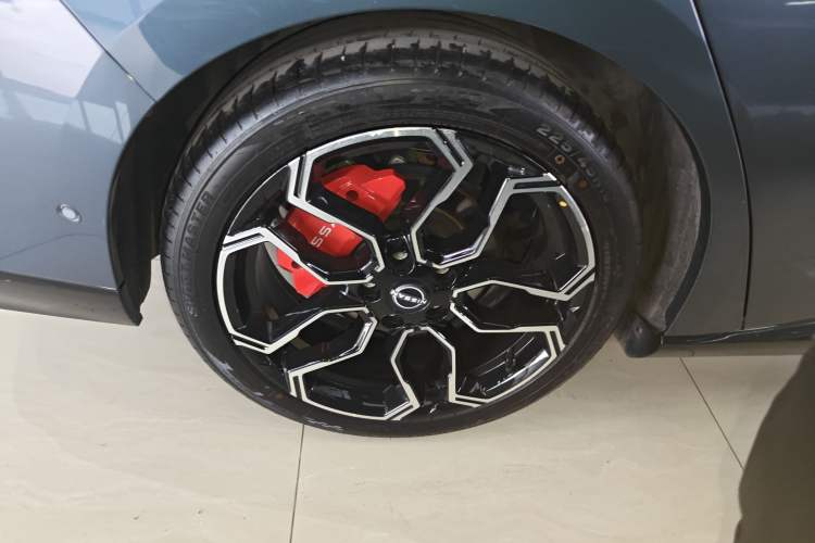 Used Nissan N7 2025 625 Max Exterior 5