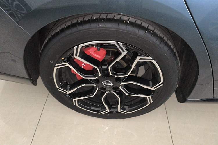 Used Nissan N7 2025 625 Max Exterior 5