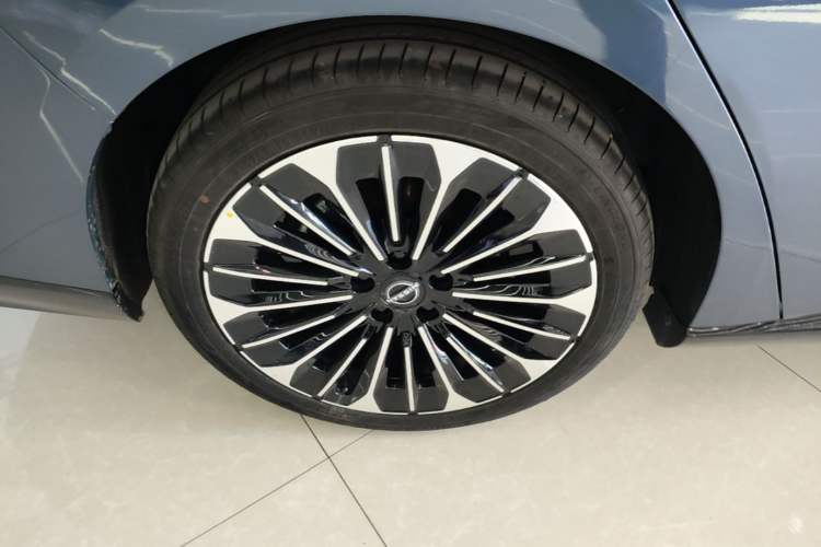 Used Nissan N7 2025 625 Pro Exterior 5