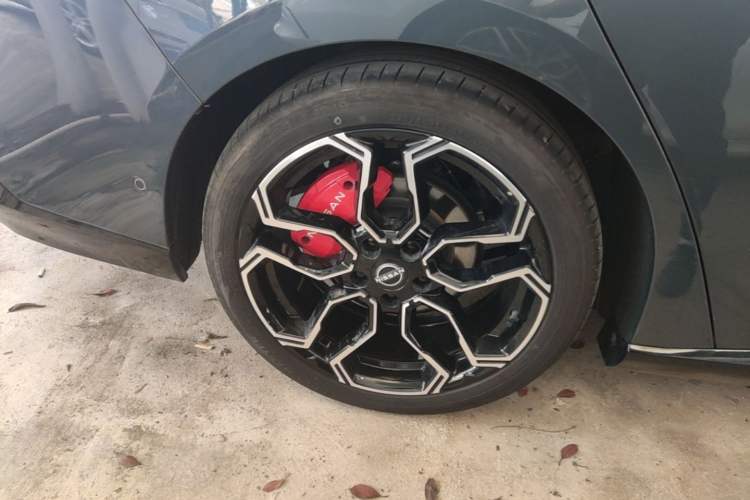 Used Nissan N7 2025 625 Max Exterior 5