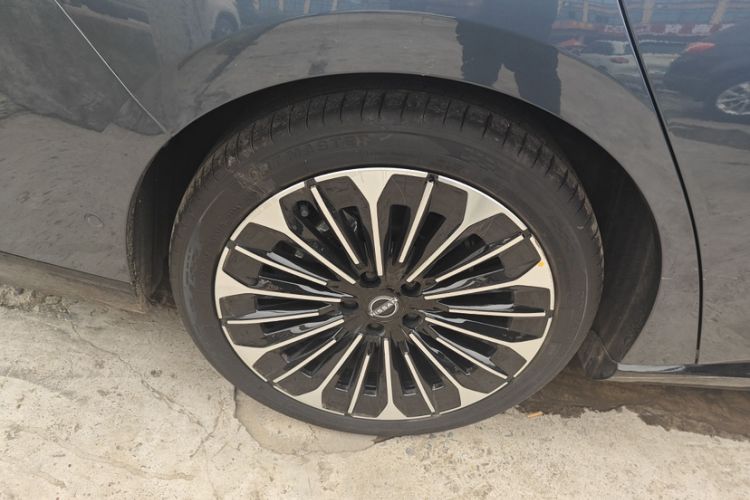 Used Nissan N7 2025 625 Max Exterior 6