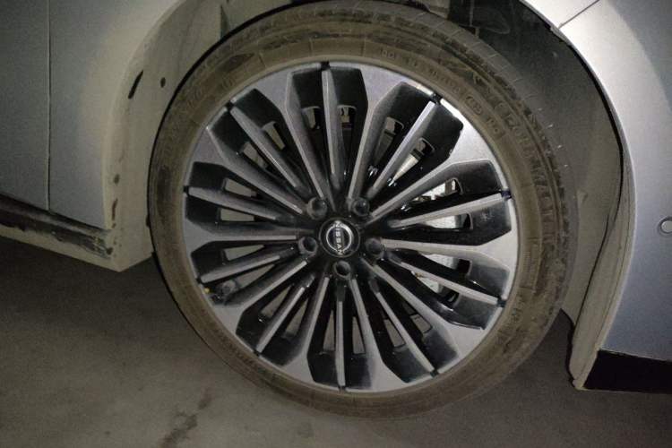 Used Nissan N7 2025 625 Max Exterior 7