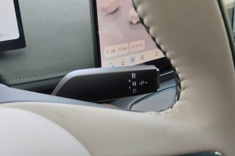 Used Nissan N7 2025 625 Max Gear Lever