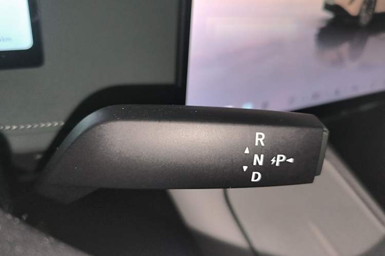 Used Nissan N7 2025 625 Max Gear Lever