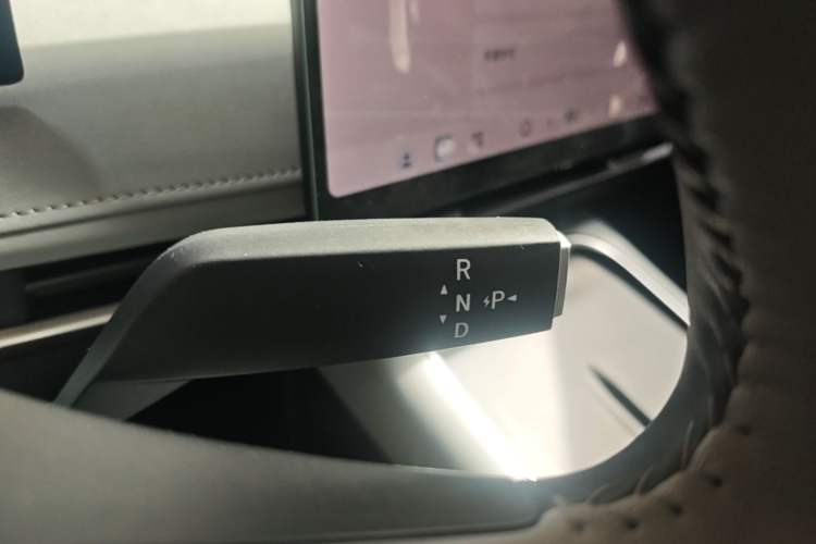 Used Nissan N7 2025 625 Max Gear Lever