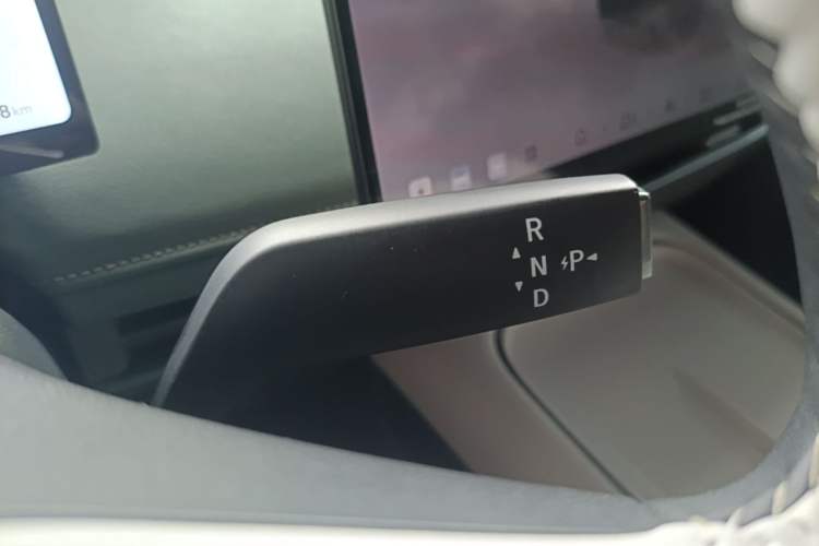 Used Nissan N7 2025 625 Max Gear Lever