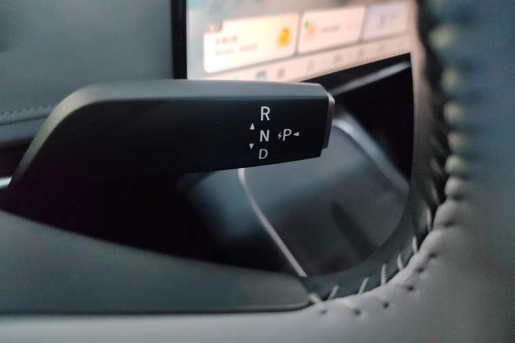 Used Nissan N7 2025 625 Pro Gear Lever