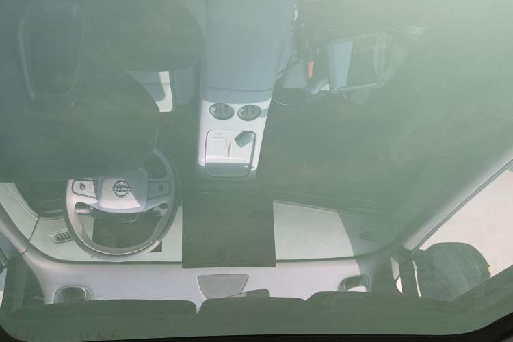 Used Nissan N7 2025 625 Max Headliner