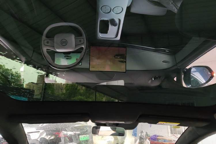 Used Nissan N7 2025 625 Max Headliner
