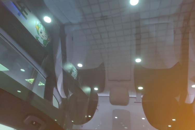 Used Nissan N7 2025 625 Max Headliner