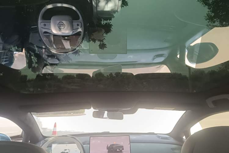 Used Nissan N7 2025 625 Max Headliner