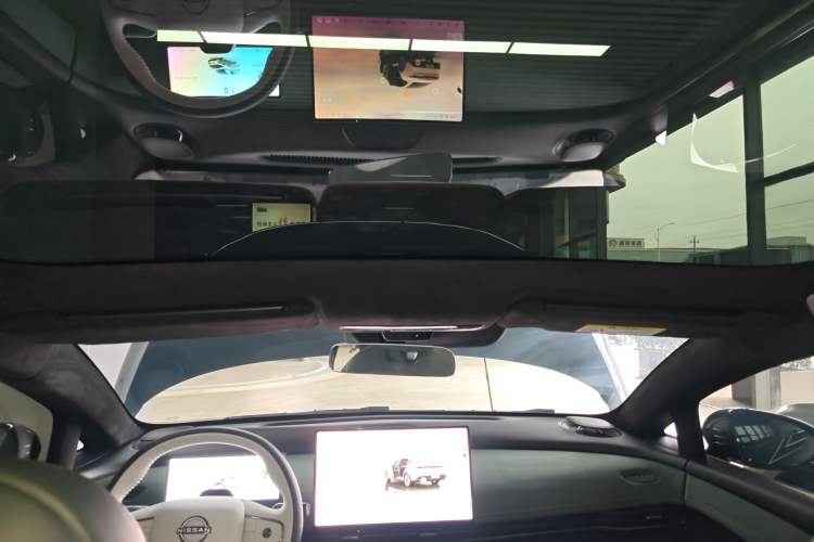 Used Nissan N7 2025 625 Max Headliner