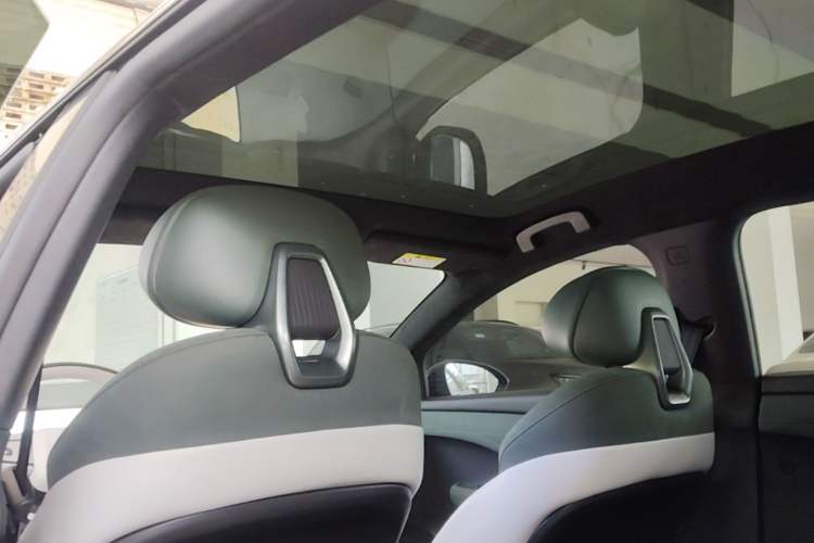 Used Nissan N7 2025 625 Max Headliner