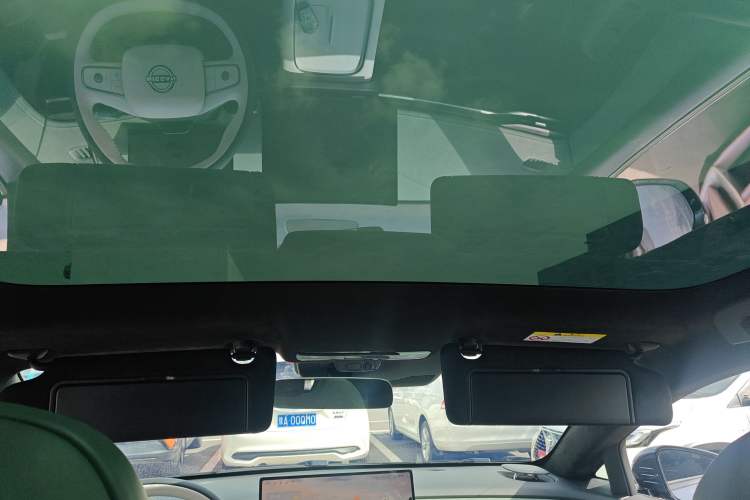 Used Nissan N7 2025 625 Max Headliner