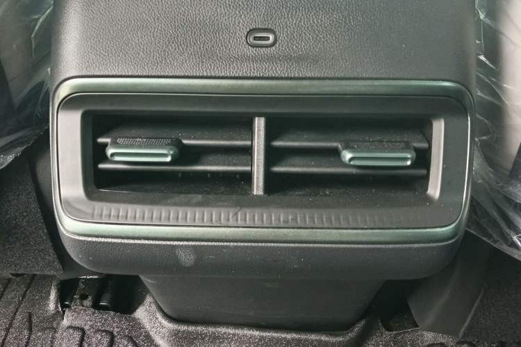 Used Nissan N7 2025 625 Max Headliner